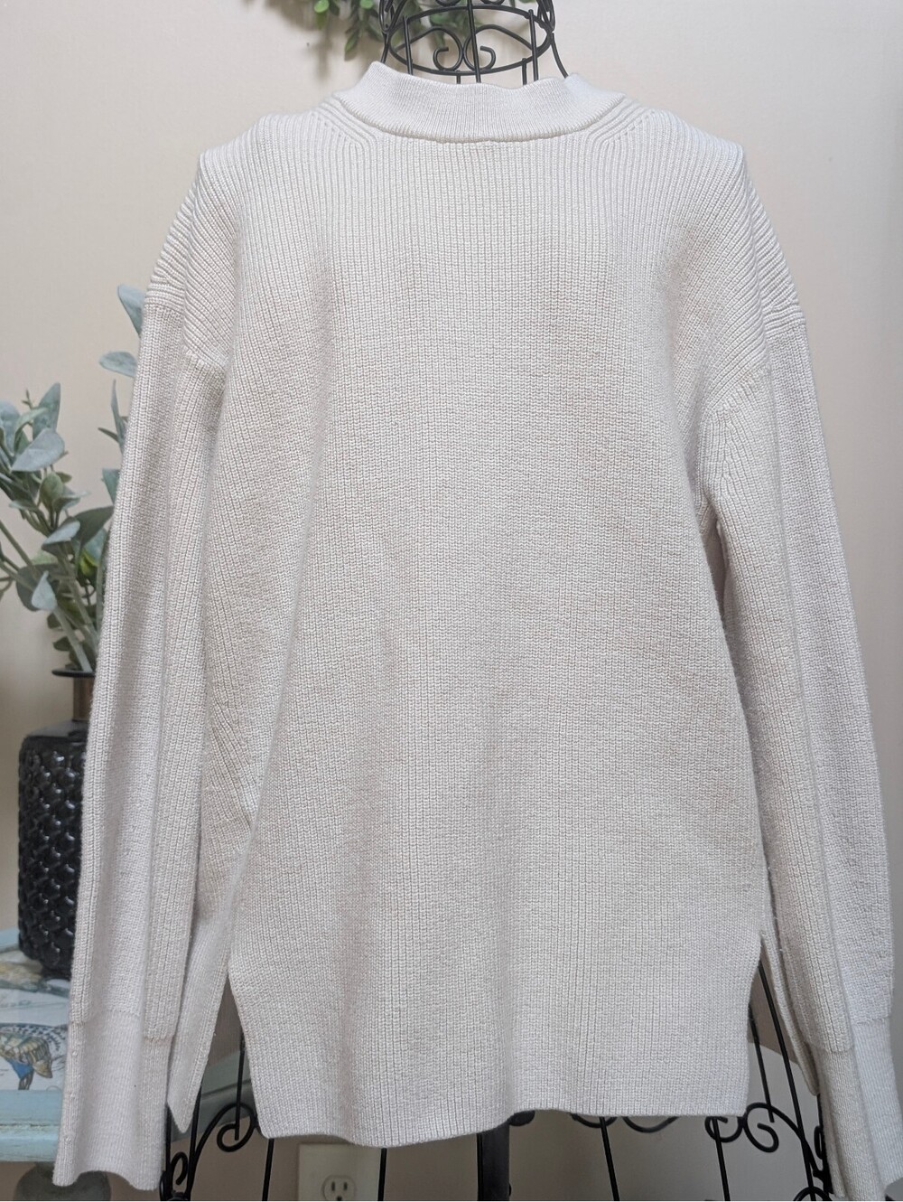 Lululemon Women's Size 6 Cream Wool Blend Sweater